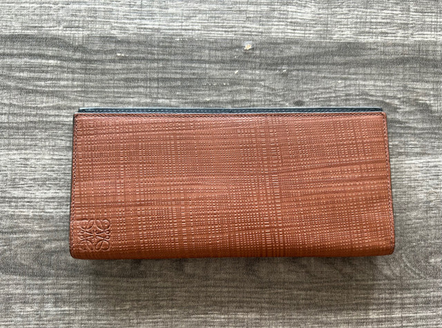Loewe wallet in Men's in Markham / York Region - Image 2