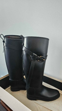 Gorgeous Burberry boots - size 35 execellent conditions 