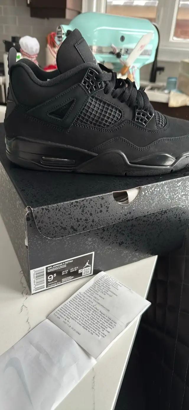 **Air Jordan 4 Retro - Size 9.5** in Men's Shoes in Markham / York Region - Image 11