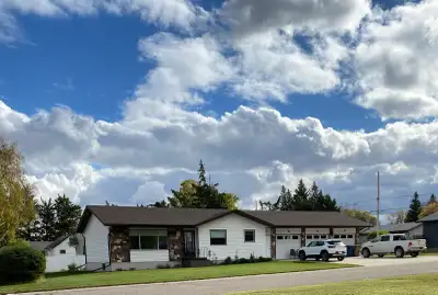 Built in 1994 1216 sq ft house with heated 1008 sq ft 3 car garage. Lot is 100x125. Located in back...