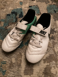 Soccer shoes size 3 youth 