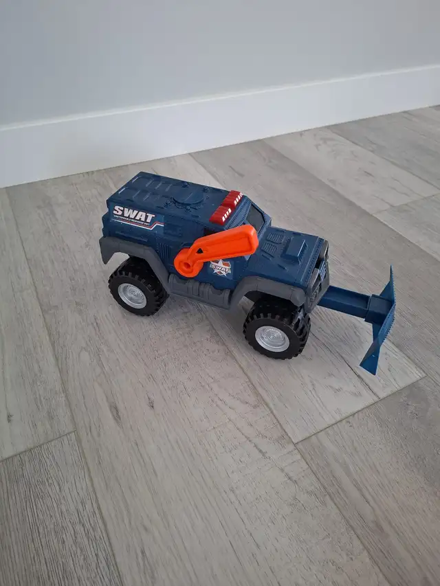 Police Truck and Ambulance. in Toys in Winnipeg - Image 4