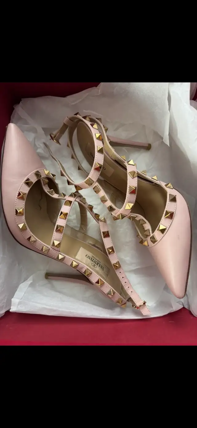 Valentino Shoes in Women's - Shoes in City of Toronto - Image 4