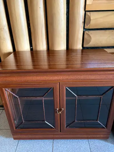 Wooden shelf unit / Étagère en bois, View more