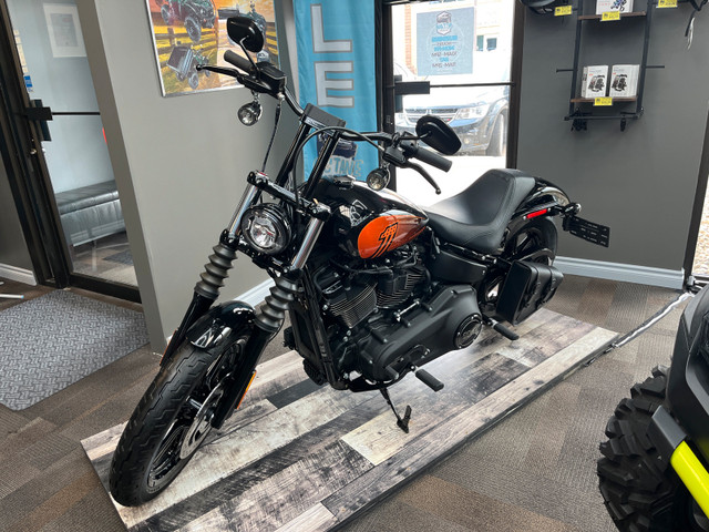 2023 Softail Street Bob 114 - Brand new - Only 11KM - $19,999 in Street, Cruisers & Choppers in Edmonton - Image 2