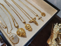 Gold jewelleries (pendants, chains, and rings)