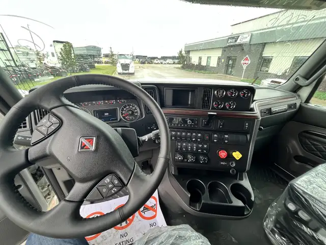 2025 International HX, Heavy Haul!! Cummins, Autoshift, 46's in Heavy Trucks in Saskatoon - Image 8