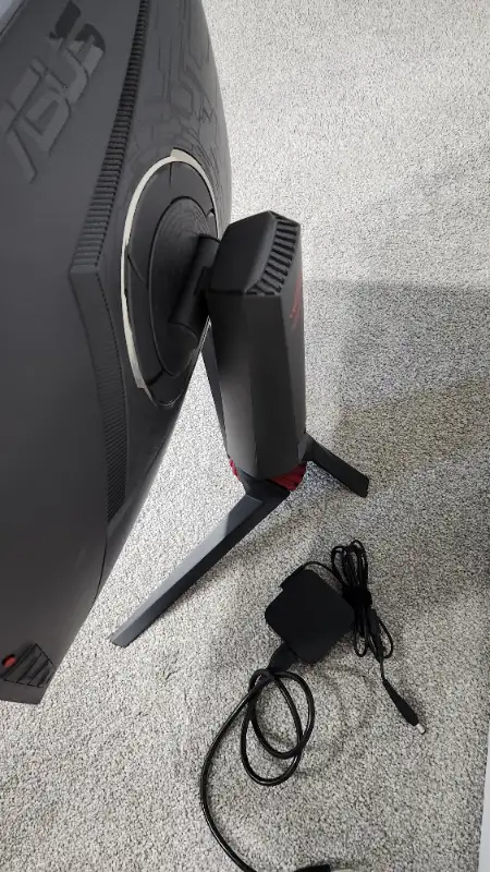 Asus ROG Strix XG27VQ Gaming Monitor in Monitors in Edmonton - Image 4