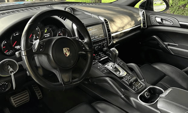Porsche Cayenne S 2013 – AWD, 3.6L Turbo, toit pano, cuir dans Autos et camions  à Laval/Rive Nord - Image 3