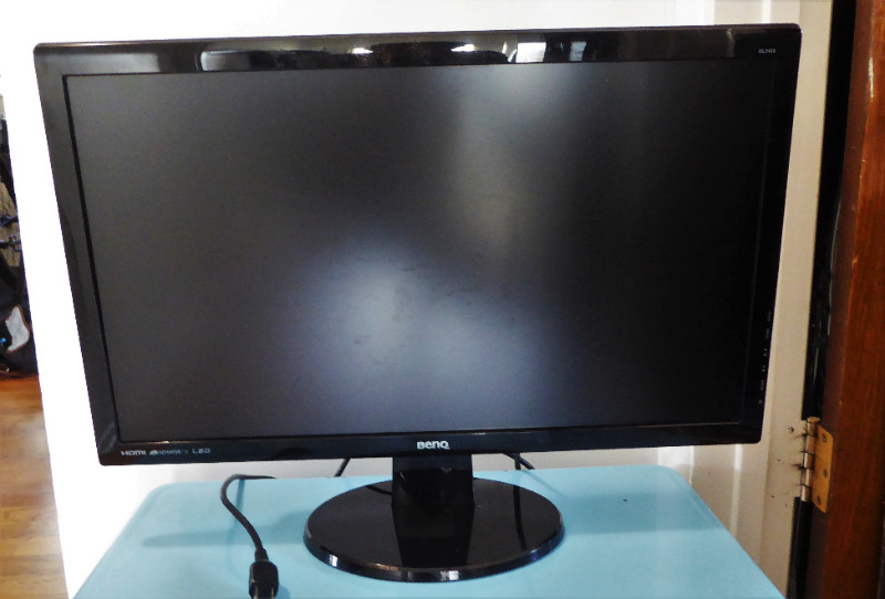 BENQ GL 2450-B LCD Monitor | Monitors | Calgary | Kijiji