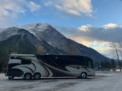 2008 Spartan Travel Supreme Insignia 42 Foot Diesel Pusher Excellent Condition inside and out Comes...