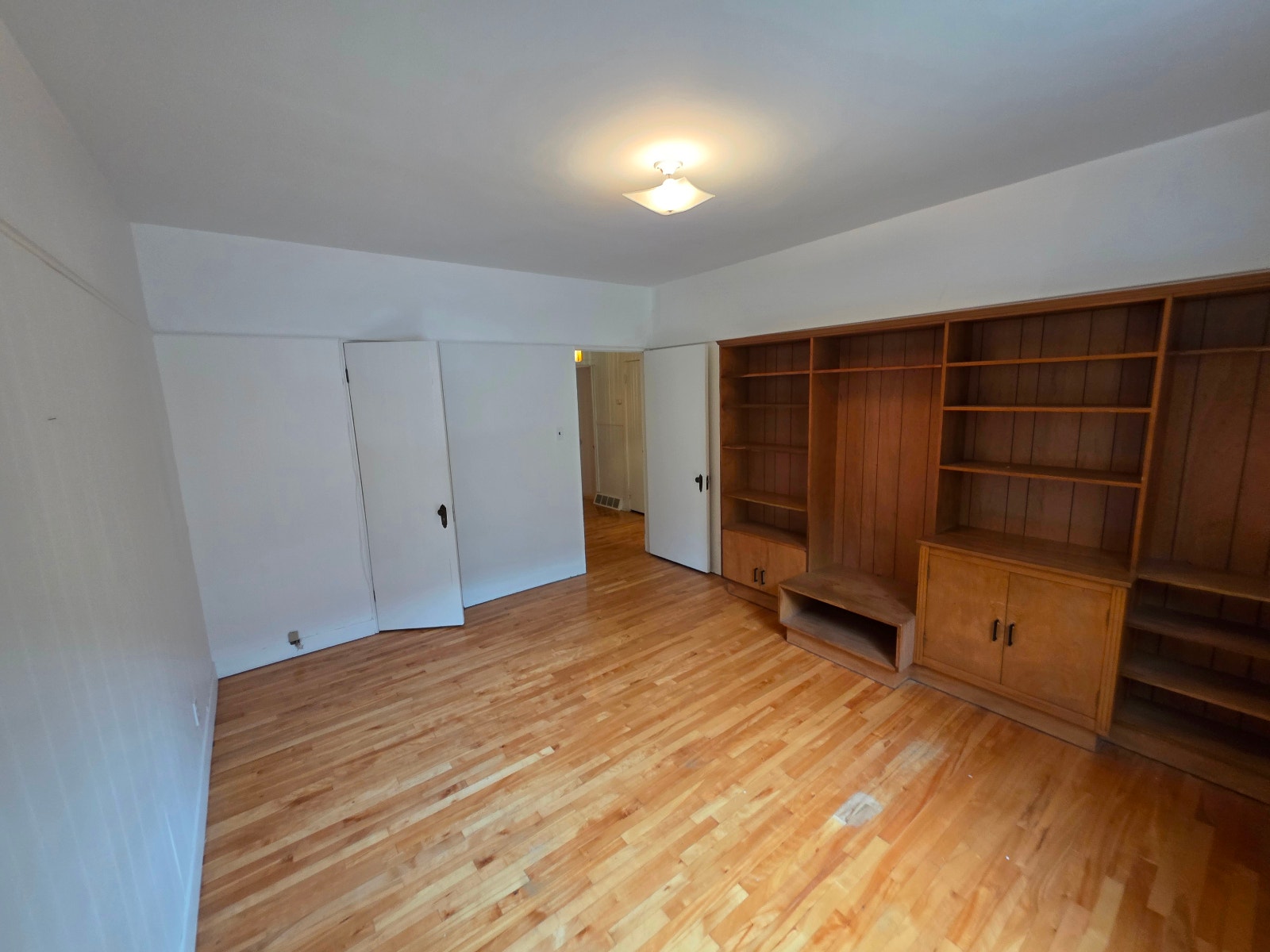 Grand 6 1/2, 1495 pc, 3 chambres, 6 électros,1 sep 2026 — photo 3
