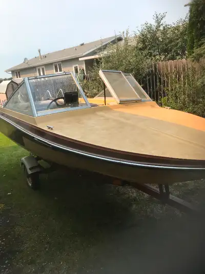 1978 Peterborough 15ft fibreglass,70 hp 2 stroke evinrude,newer upholstery and rug,stereo,garmin fis...