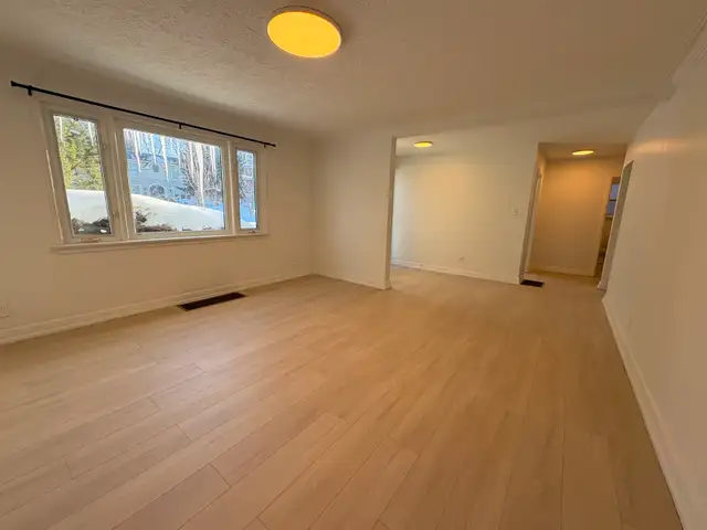 XLARGE 4 Bedroom 1.5 Bath Renovated House at Yonge and Steeles in Long Term Rentals in Markham / York Region - Image 13