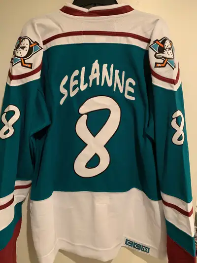 Teemu Selanne Anaheim Mighty Ducks Jersey. Rare jersey. Never worn, Brand New, mens XL size. Number...