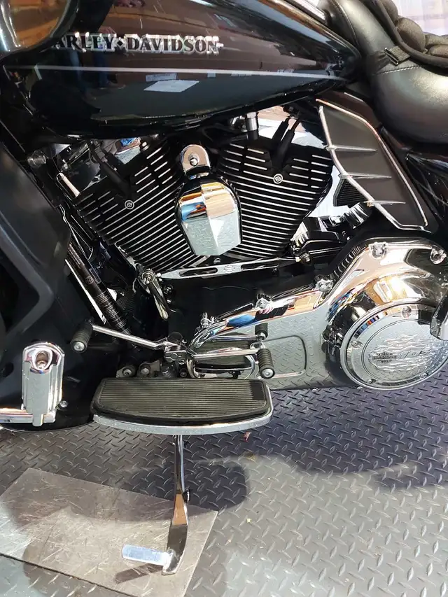 moto flhtk  in Touring in Lac-Saint-Jean - Image 2