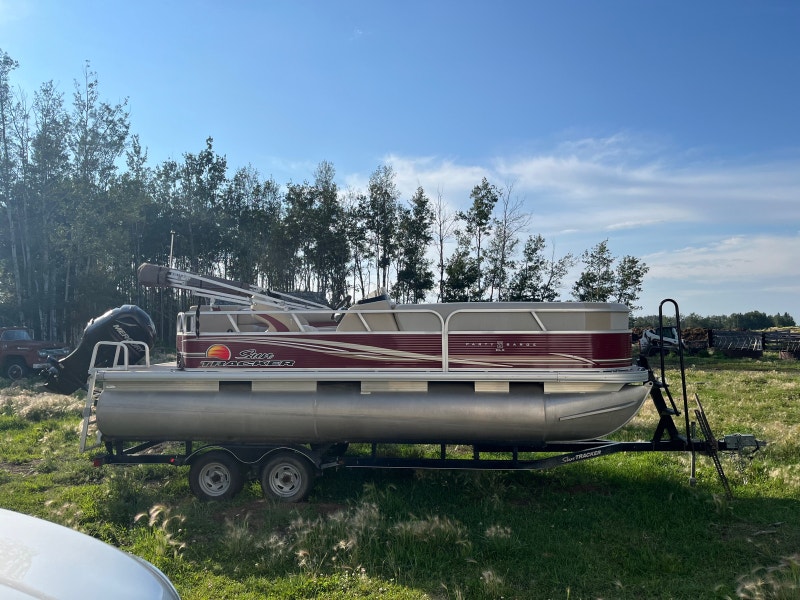 Pontoon Boat Powerboats & Motorboats Grande Prairie Kijiji