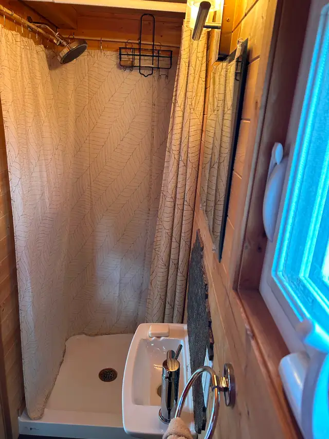 Luxury Tiny House For Sale in Park Models in Bathurst - Image 12