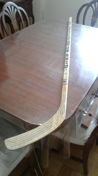 Hockey stick autographed by 14 Toronto Maple Leaf players 1992.