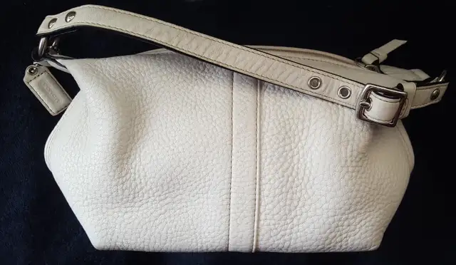 Vintage COACH Hampton Pebbled Leather Bag-Excellent Condition in Women's - Bags & Wallets in City of Toronto - Image 3