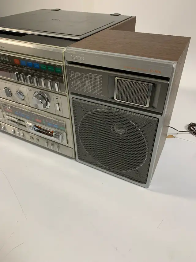 Vintage YORX M2685A Stereo System with Turntable & Double Casset in Stereo Systems & Home Theatre in City of Toronto - Image 5