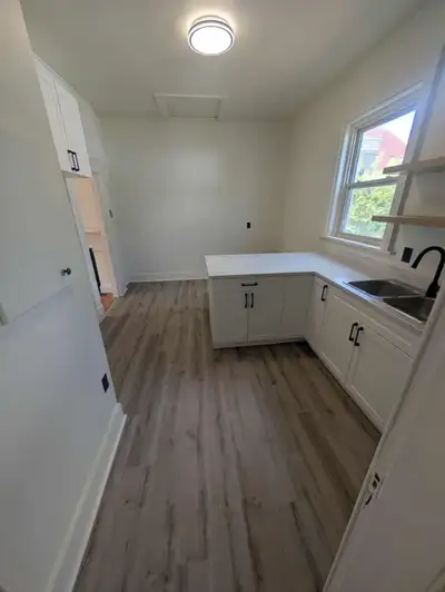 Newly Renovated 1 Bedroom Plus Den in Napanee
