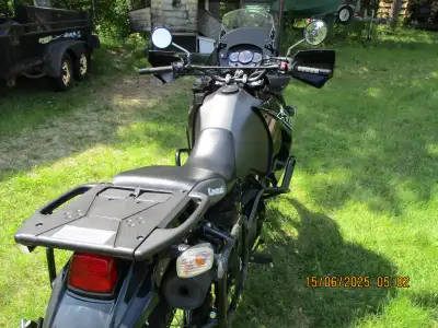 Kawasaki KLR 650 2018, tout équipé avec valise, 5,867 kilomètres. Prix demandé $4,500.00 négociable.