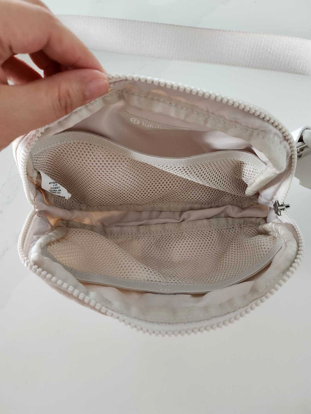 Lulumon belt bag  in Women's - Bags & Wallets in Ottawa - Image 3