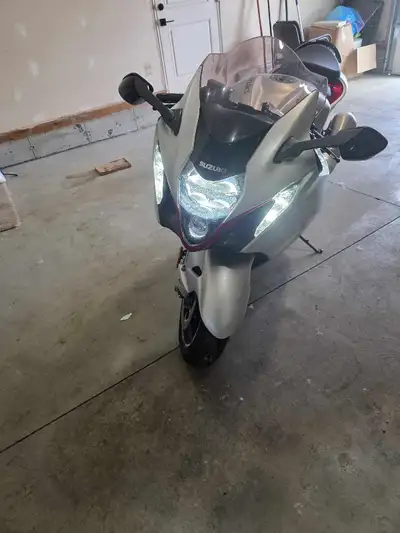 Experience the legendary performance of this 2022 Suzuki Hayabusa, a powerhouse sport bike currently...