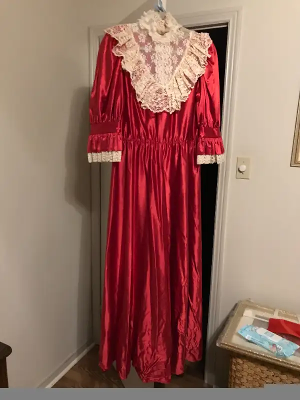 4 VICTORIAN COSTUMES(DRESSES) FOR MUSICAL THEATRE/HALLOWEEN in Costumes in London - Image 3