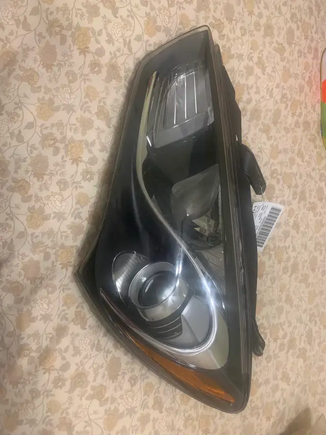 Hyundai Genesis 2012 LH Halogen Headlamp assembly in Auto Body Parts in Barrie - Image 3