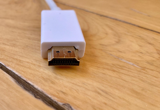 Apple 3' DisplayPort to HDMI cable in Cables & Connectors in Kingston - Image 4