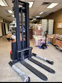 Brand New Straddle Stacker - 138 inch - 2650 lbs capacity