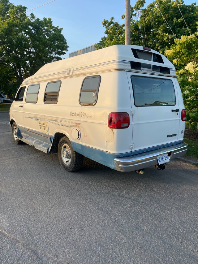 1999 Dodge Roadtrek 190 Versatile Camper Van in Travel Trailers & Campers in Ottawa - Image 4