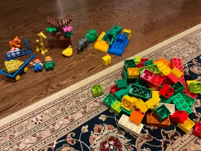 DUPLO LEGO CREATIVITY LOT 94 pieces Good condition. Eglinton and Kipling Porch pick up anytime