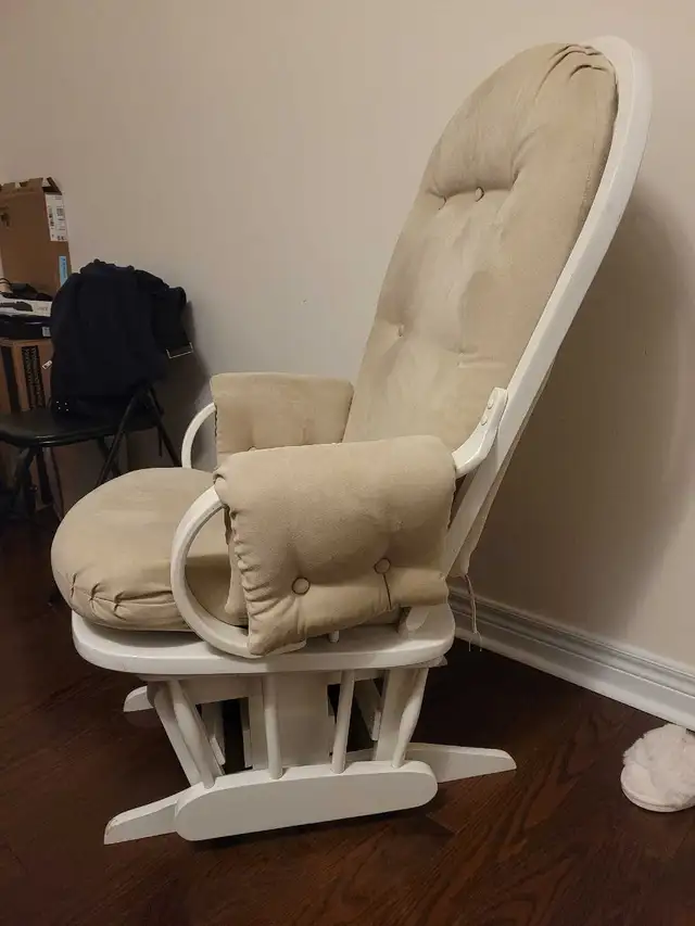 Rocker Chair in Chairs & Recliners in Markham / York Region - Image 3