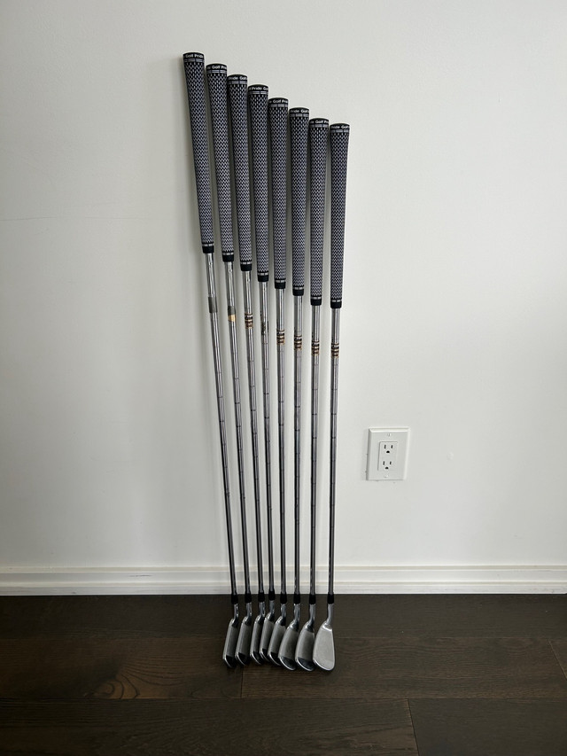 Titliest ZB Forged Iron Set/Right Handed/ PW-3 in Golf in City of Toronto