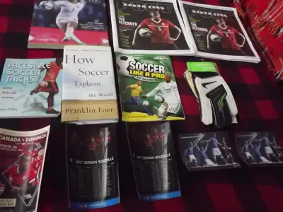 12 SOCCER ITEMS BUNDL:NIKE GOALIE GLOVES+11soccer mags/books,TFC, View more