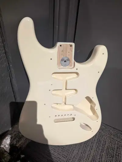 Fender Classic 70s Strat Body MIM, View more