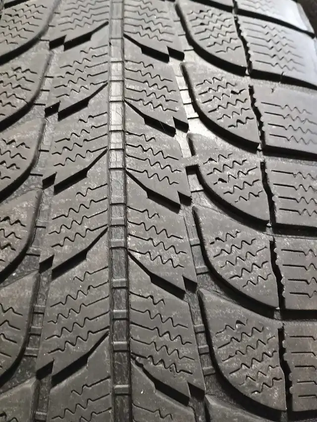 4 Michelin snow tires 235 65 17 on Honda OEM Rim 5x120 in Tires & Rims in Mississauga / Peel Region - Image 9