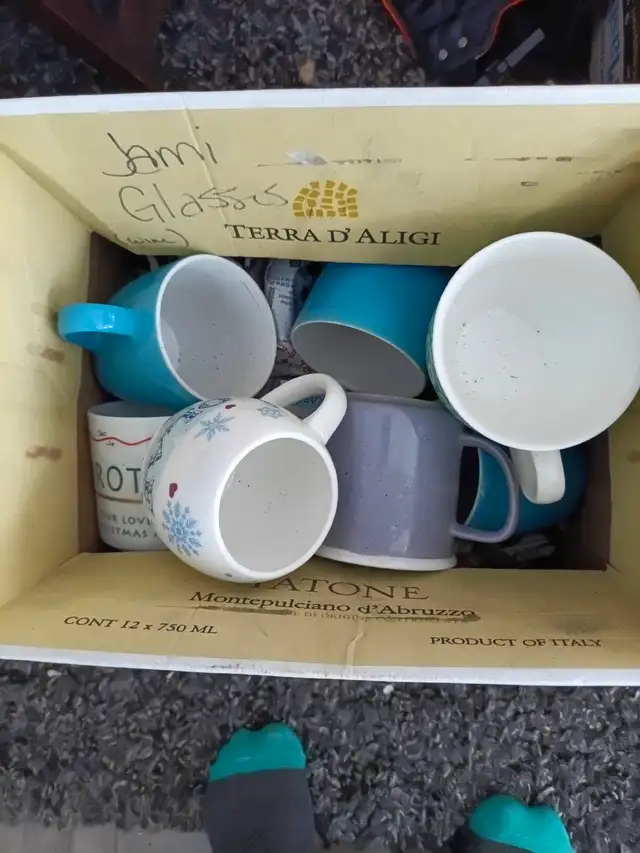 mugs and glasses in Free Stuff in Muskoka - Image 2