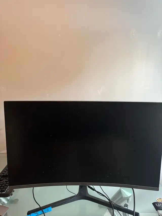  Samsung curved monitor  32 inch in Monitors in Gatineau - Image 2