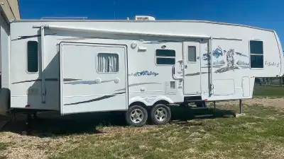 20,000 or best offer!! Used 2007 Wildcat Fifth Wheel RV Travel Trailer for Sale! Meticulously mainta...