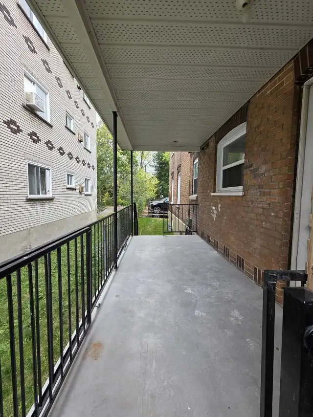 Grand 4 1/2 entièrement rénové à louer – Longueuil in Long Term Rentals in Longueuil / South Shore - Image 9