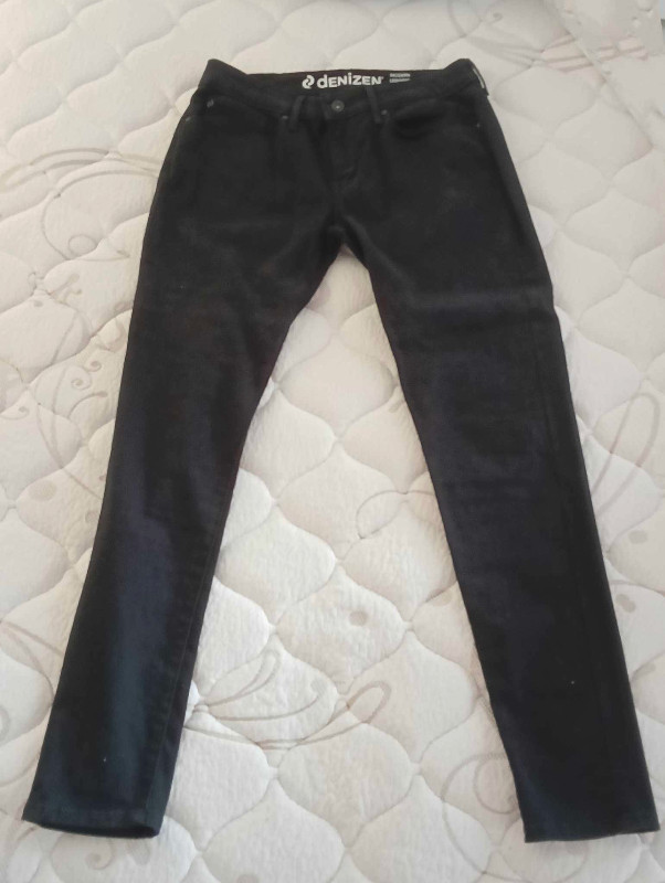 Denim legging moderne dENIZEN from Levi's noir, taille 10 dans Femmes - Pantalons et shorts  à Laval/Rive Nord