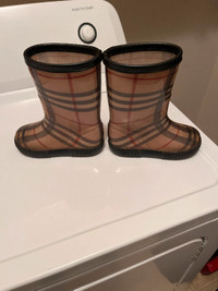 Kids rain boots. Burberry