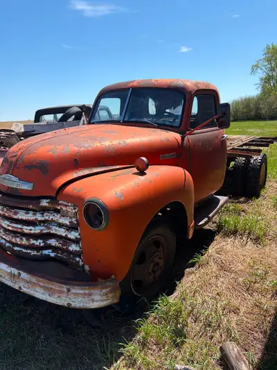1950 Chevrolet model 1133 (Canada), flat bed, dually, pickup truck, 8500GVW. 6 cylinder. Project tru...