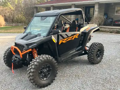 2024 Polaris Rzr 1000xp ultimate, like Brand New ! 735 km on bike, fresh oil change. Over 4500$ in e...