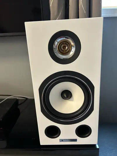 Triangle Comete EZ Bookshelf Speakers, View more