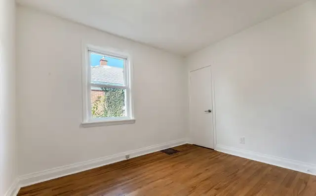 3 bedroom 1 bath rent in Peterborough, main floor in Long Term Rentals in Peterborough - Image 6